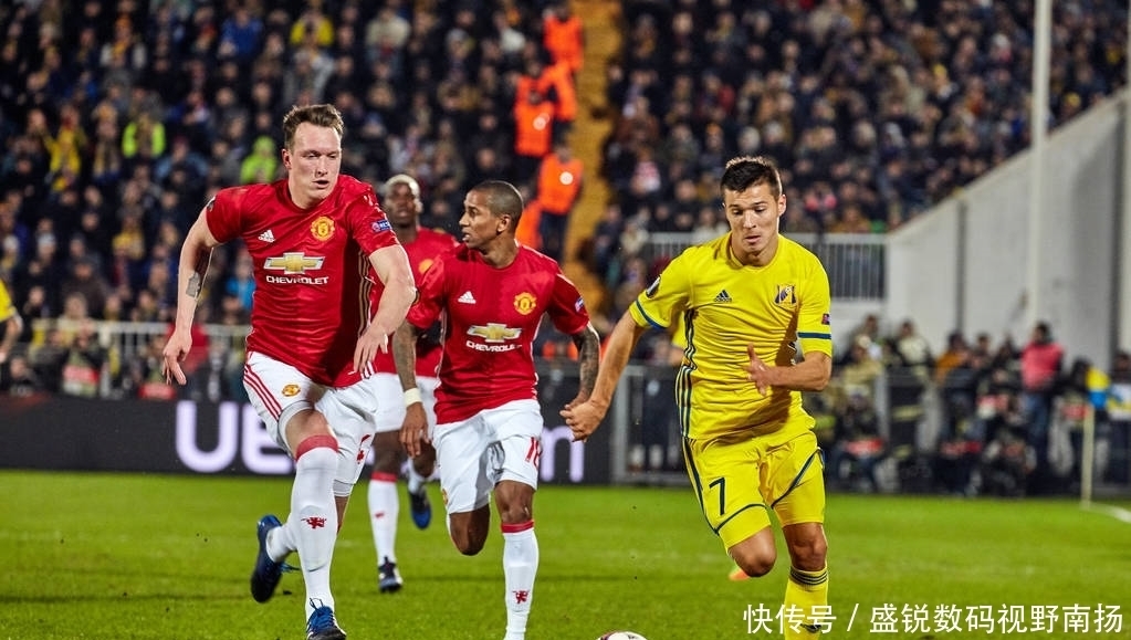 张玉宁这几下遭球迷诟病不配首发，从救世主直接堕落凡间，伊万找平替你觉得谁更合适.